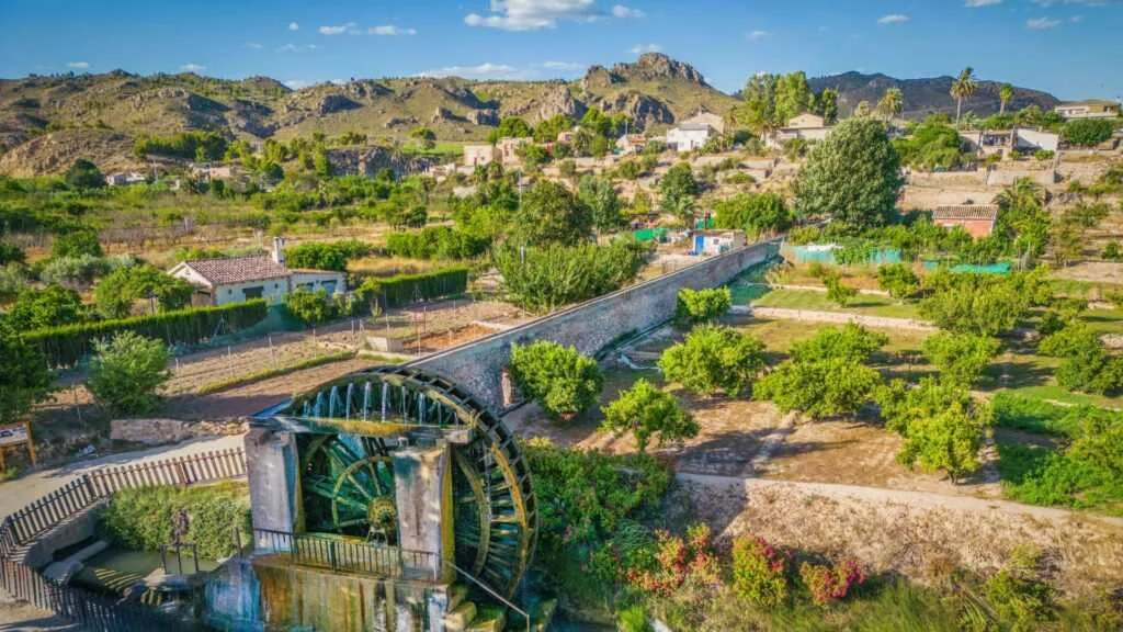 Toma aérea con dron de la Ruta de las Norias, Hoya de Don García